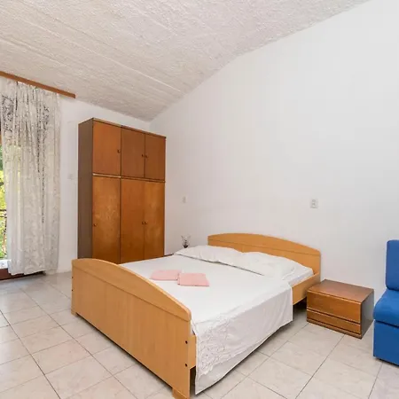 Apartment Mario Omis